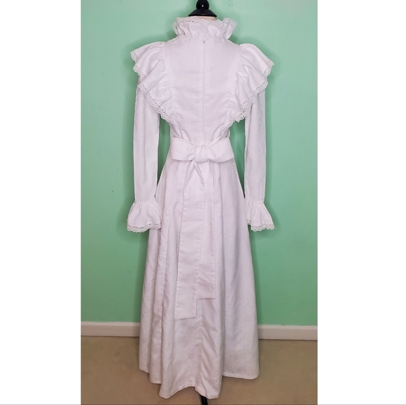 Vintage Boho Wedding Gown White Brocade Lace Long Sleeve Sash Dress - Picture 3 of 11